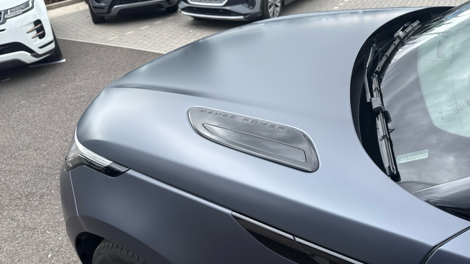 Land Rover Range Rover Velar 3.0 D300 MHEV Belgravia Edition 5dr Auto Diesel Estate - Image 25